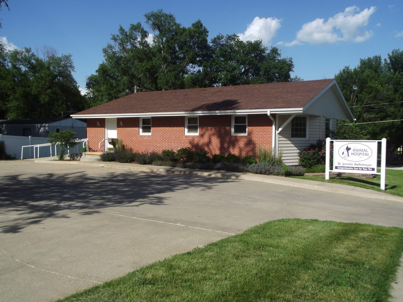 Adel, IA 50003 Veterinarian The Animal Hospital of Adel
